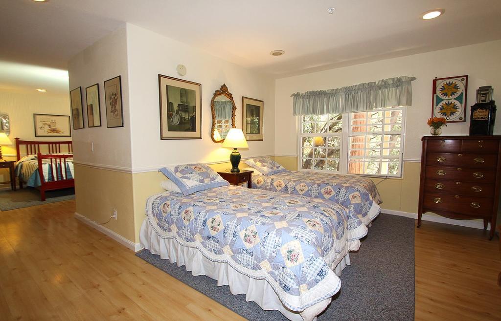 Mccaffrey House Bed And Breakfast Inn Twain Harte Room photo