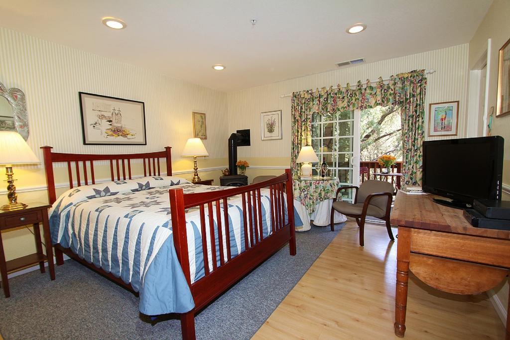 Mccaffrey House Bed And Breakfast Inn Twain Harte Room photo