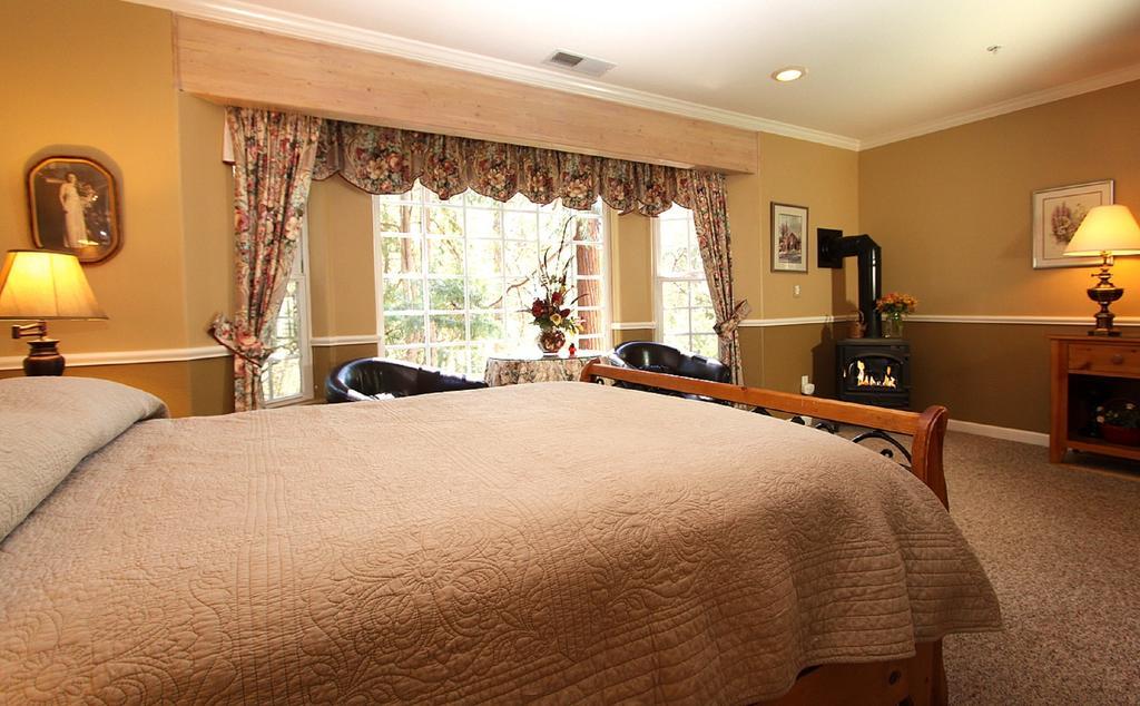 Mccaffrey House Bed And Breakfast Inn Twain Harte Room photo