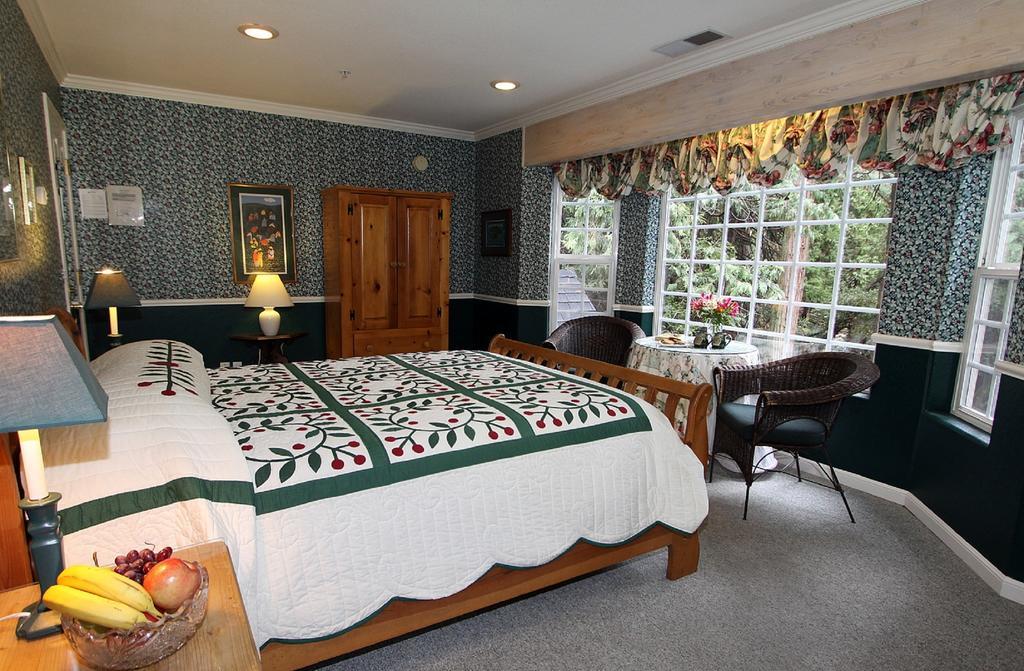 Mccaffrey House Bed And Breakfast Inn Twain Harte Room photo
